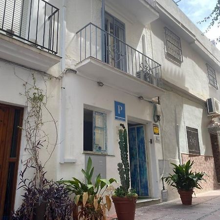 Hostal The Monkey Room มาร์เบยา ภายนอก รูปภาพ