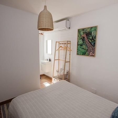 Hostal The Monkey Room มาร์เบยา ภายนอก รูปภาพ