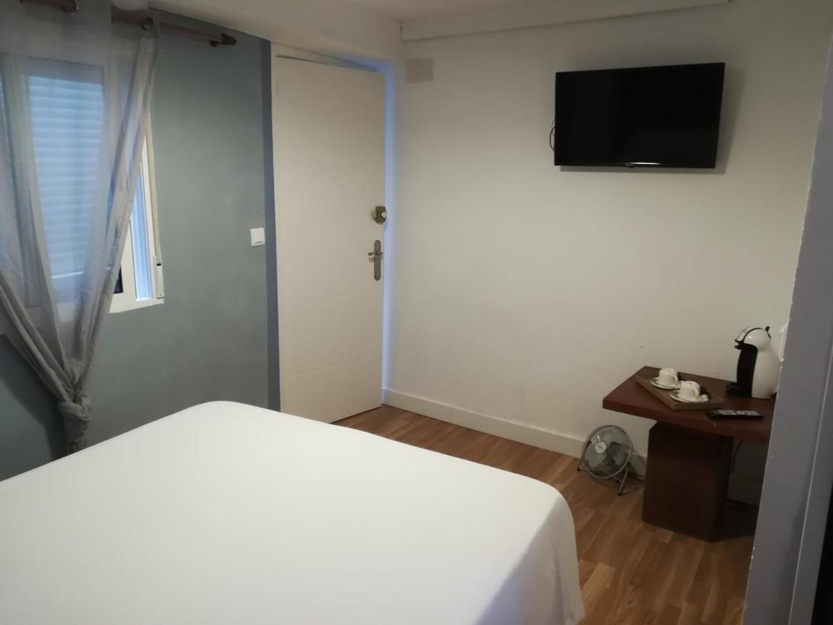 Hostal The Monkey Room มาร์เบยา ภายนอก รูปภาพ