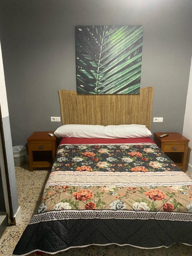 Hostal The Monkey Room มาร์เบยา ภายนอก รูปภาพ