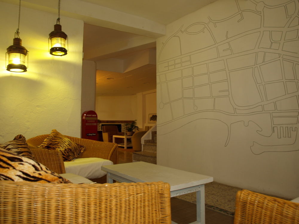 Hostal The Monkey Room มาร์เบยา ภายนอก รูปภาพ