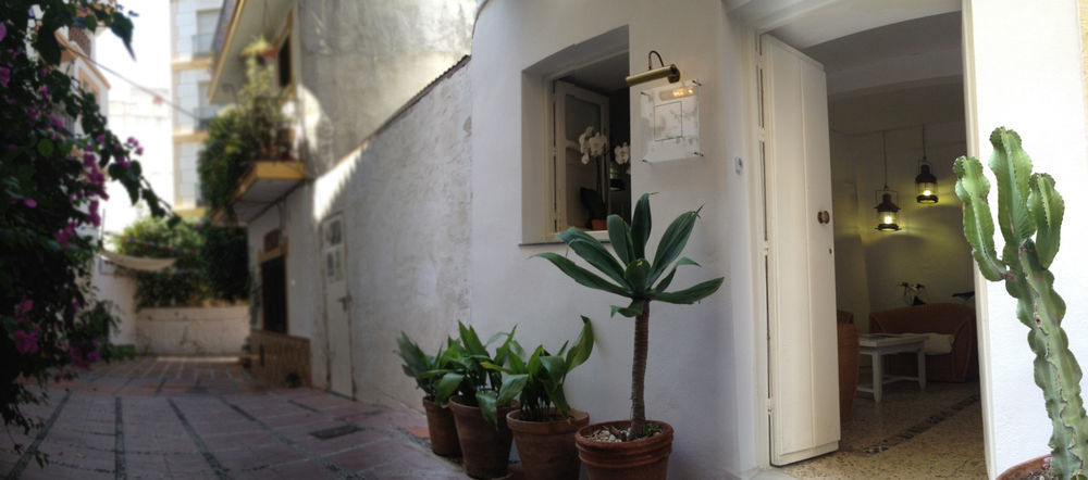 Hostal The Monkey Room มาร์เบยา ภายนอก รูปภาพ