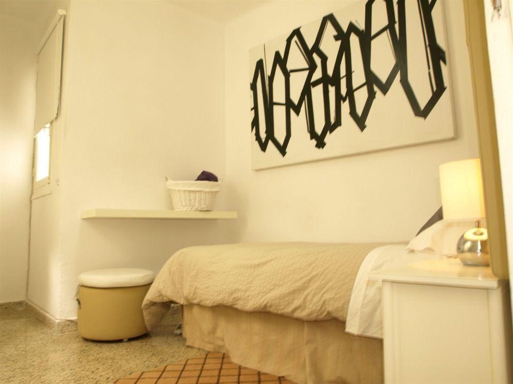 Hostal The Monkey Room มาร์เบยา ภายนอก รูปภาพ