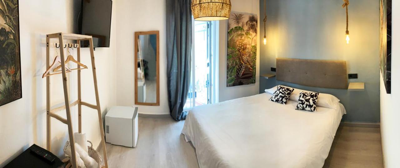 Hostal The Monkey Room มาร์เบยา ภายนอก รูปภาพ