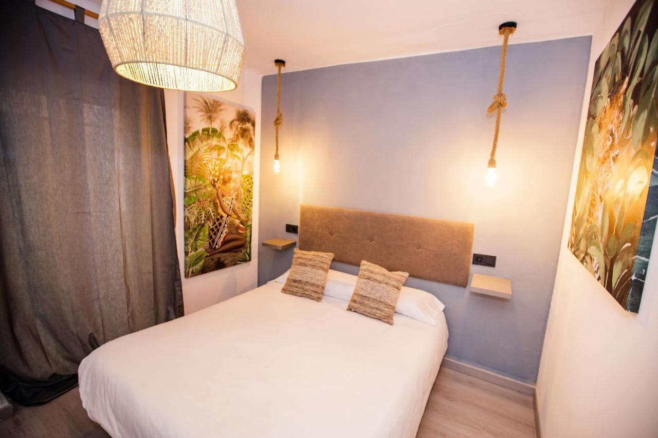 Hostal The Monkey Room มาร์เบยา ภายนอก รูปภาพ